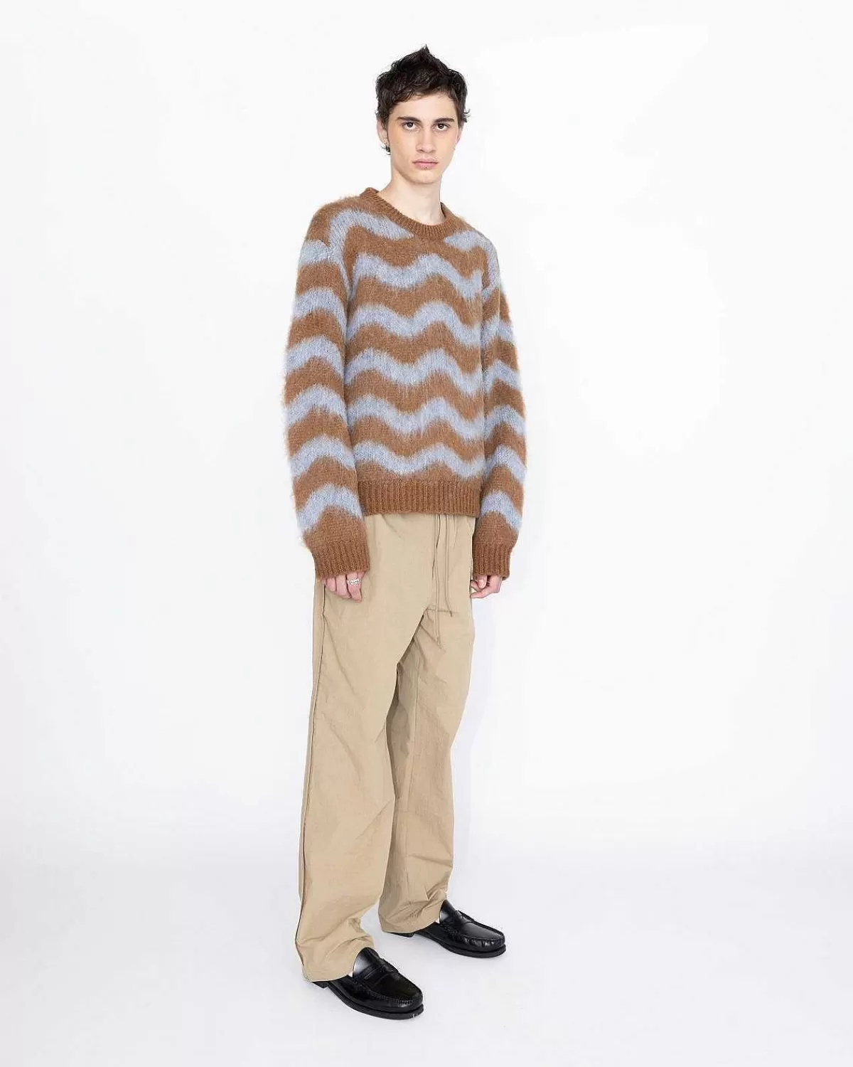 alpaca_fuzzy_wave_sweater_lyseblabrun_4.webp Strik>Highsnobiety HS05 Alpaca Fuzzy Wave Sweater Lysebla/Brun