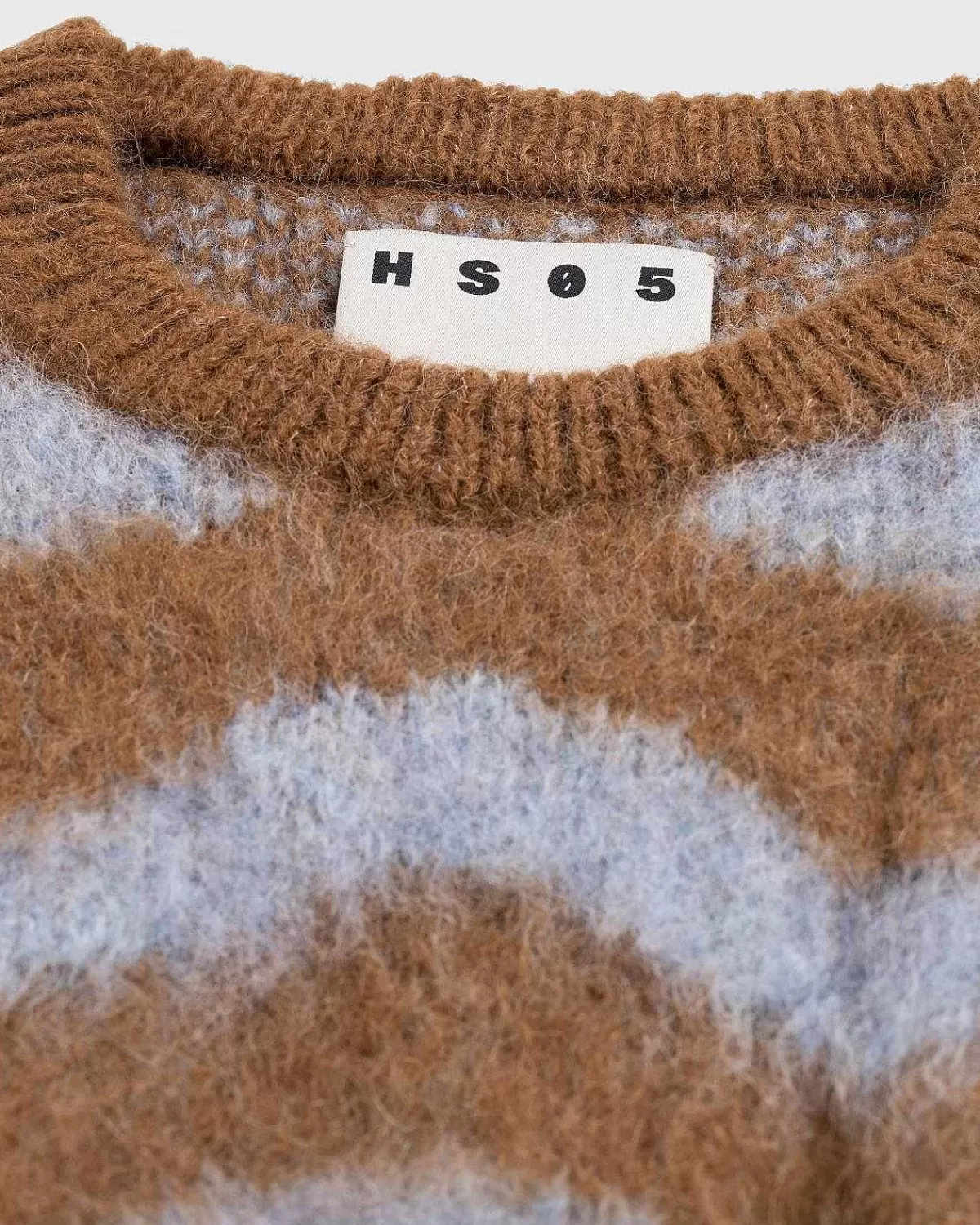 alpaca_fuzzy_wave_sweater_lyseblabrun_6.webp Strik>Highsnobiety HS05 Alpaca Fuzzy Wave Sweater Lysebla/Brun