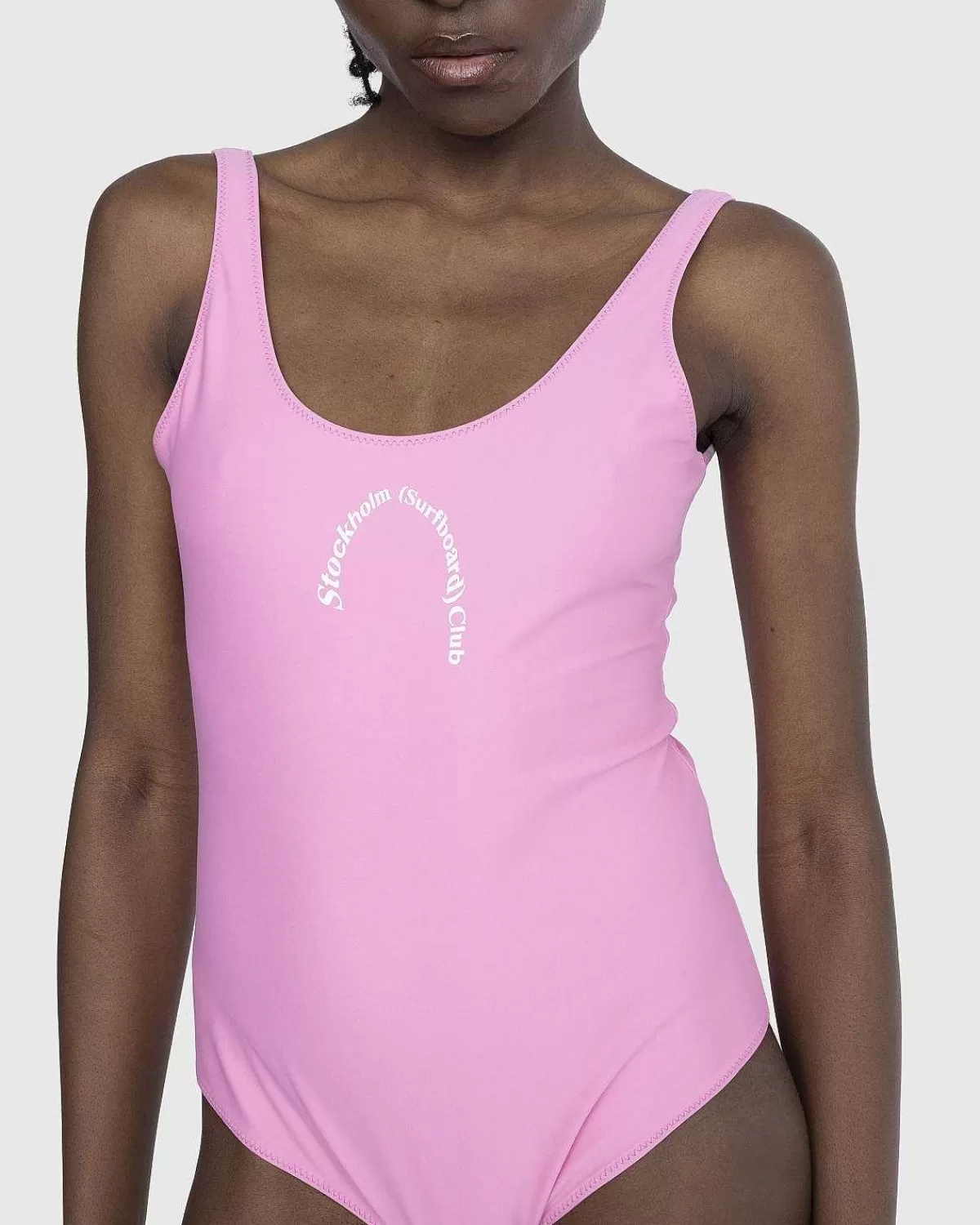 badedragt_pink_5.webp Badetøj>Stockholm Surfboard Club Badedragt Pink