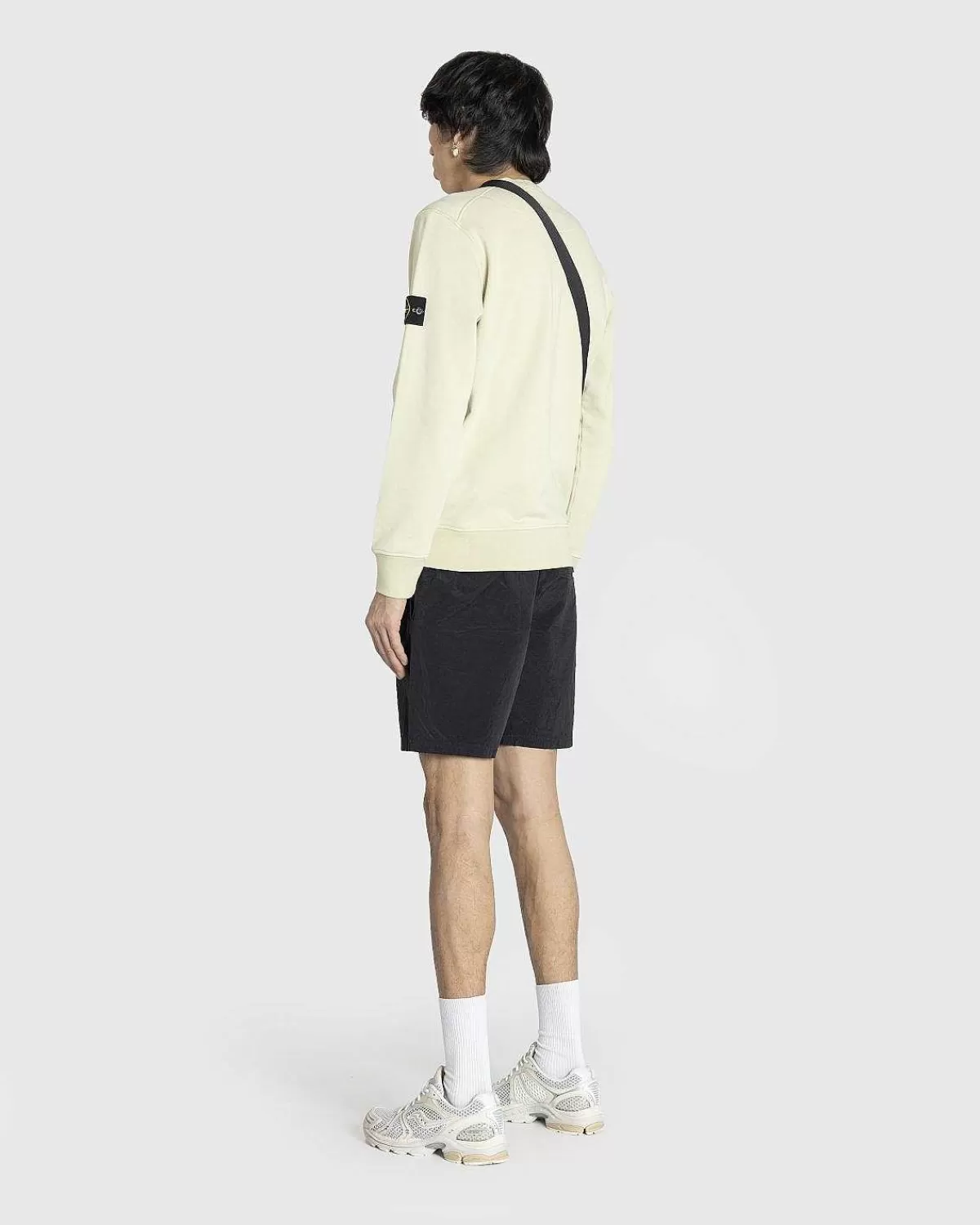 beklaedningsfarvet_sweatshirt_med_rund_hals_naturbeige_4.webp Sveder>Stone Island Beklaedningsfarvet Sweatshirt Med Rund Hals, Naturbeige