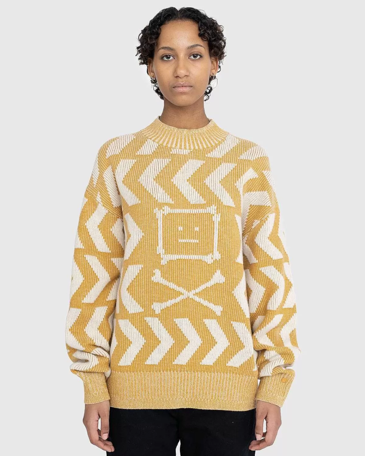 face_crossbones_and_arrow_crewneck_sweater_gul_2.webp Strik>Acne Studios Face Crossbones And Arrow Crewneck Sweater Gul