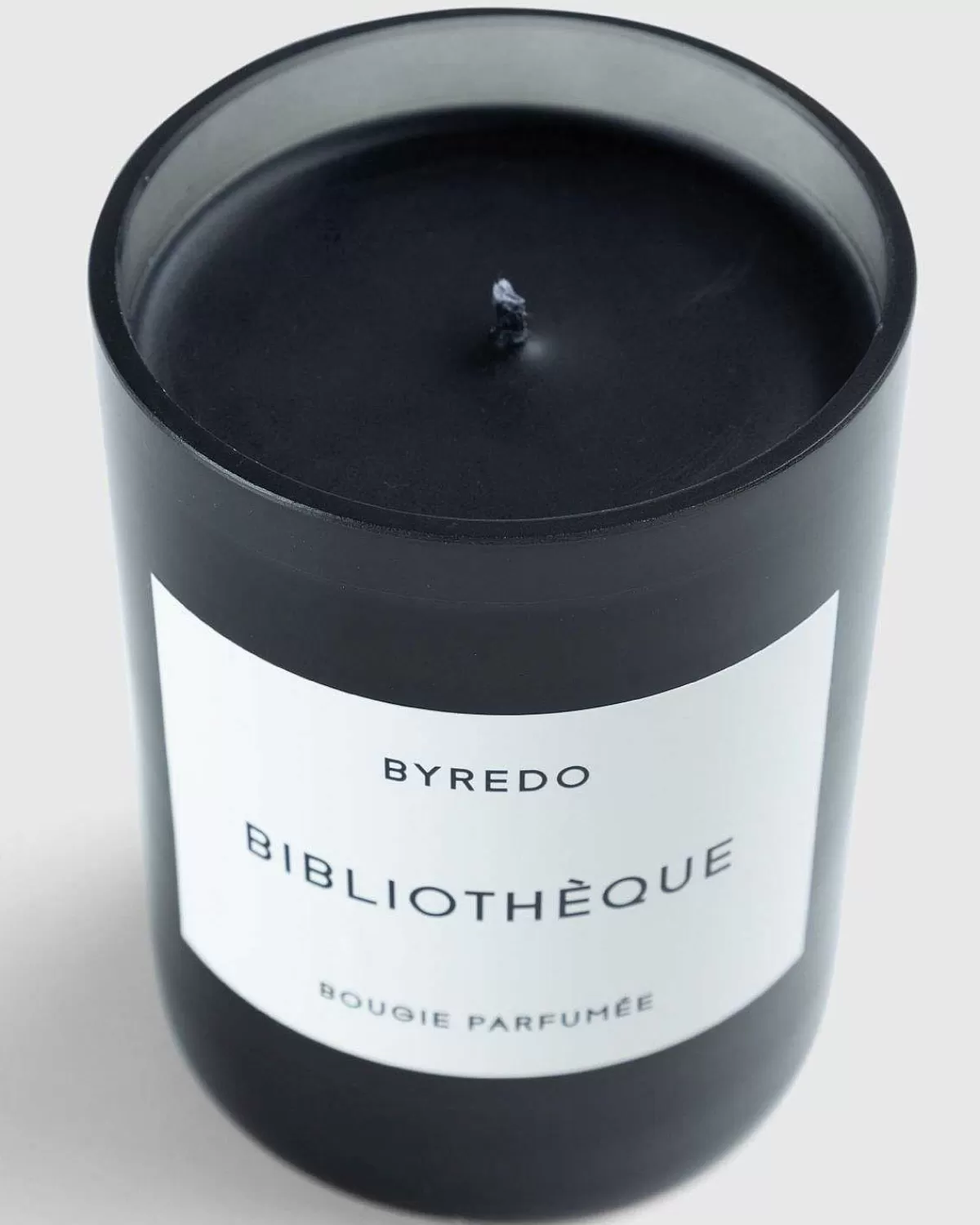 fc_bibliotheque_240g_2.webp Stearinlys>Byredo Fc Bibliotheque 240G
