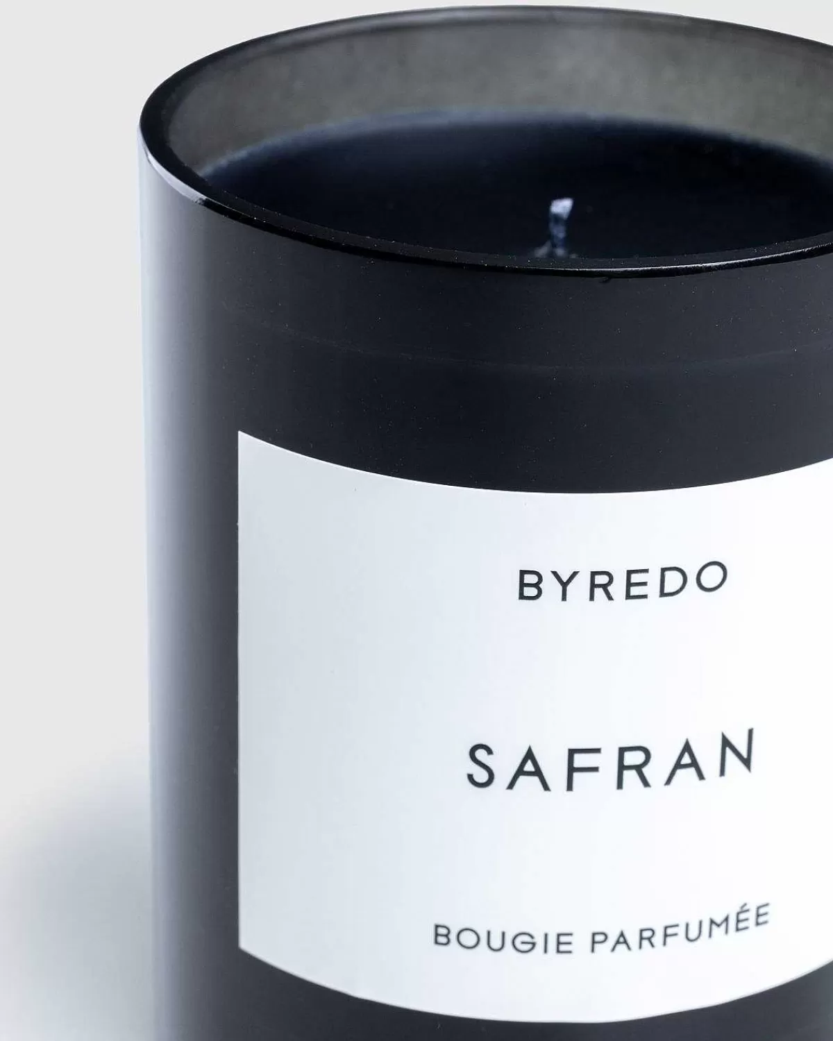 fc_safran_240g_klar_2.webp Stearinlys>Byredo Fc Safran 240G Klar