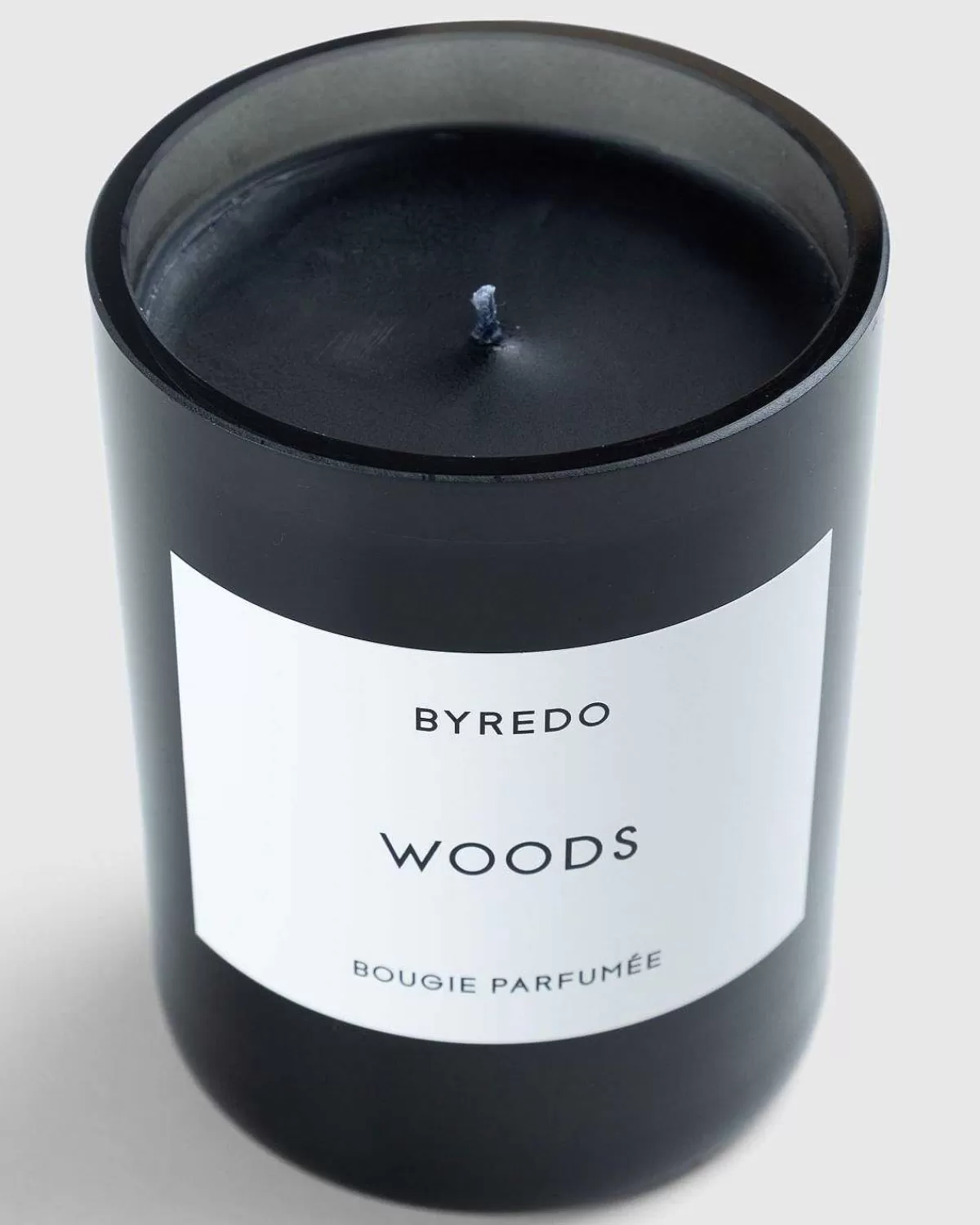 fc_woods_240g_2.webp Stearinlys>Byredo Fc Woods 240G