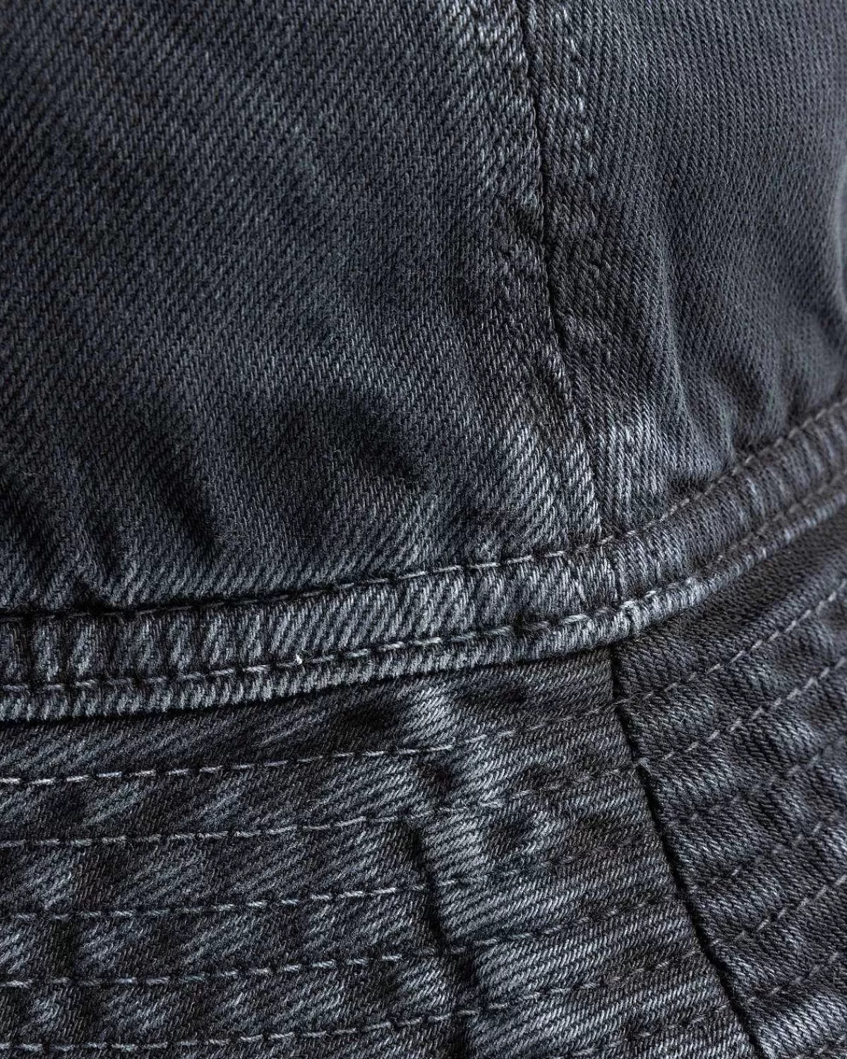 garnison_bucket_hat_sortstenfarvet_5.webp Hatte>Carhartt WIP Garnison Bucket Hat Sort/Stenfarvet