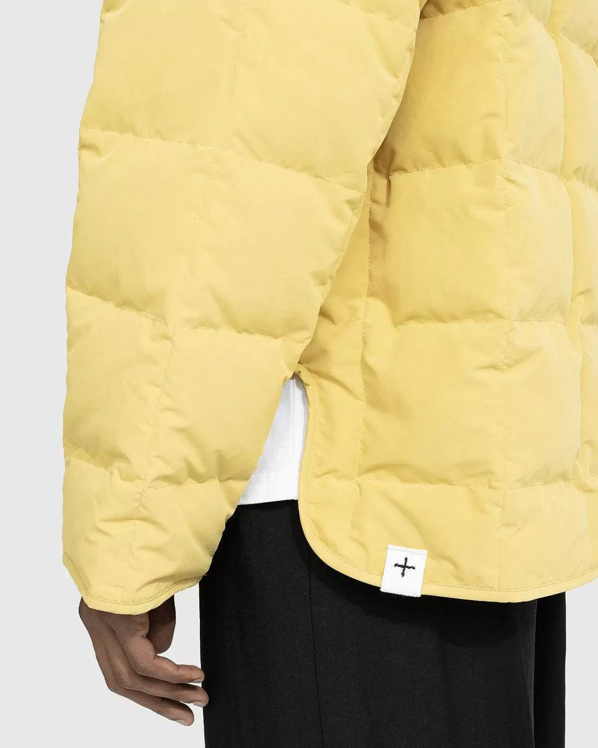 genanvendt_polyester_dunjakke_olivenguld_5.webp Overtøj>Jil Sander Genanvendt Polyester Dunjakke Olivenguld