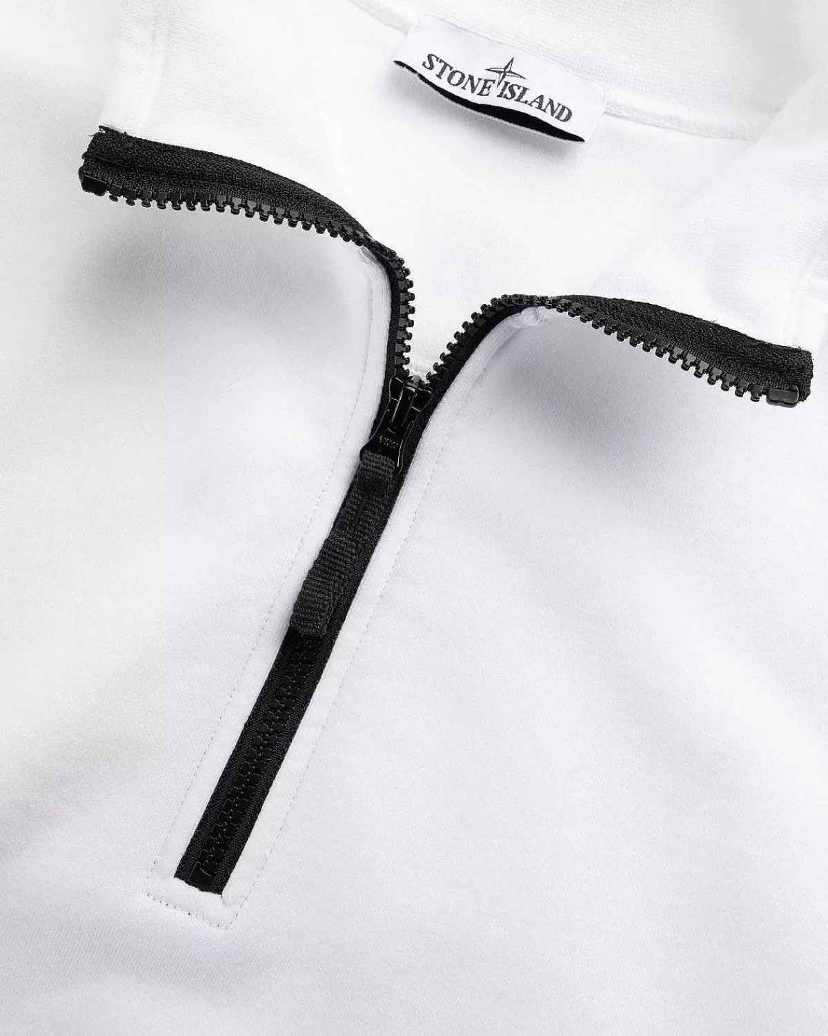 hvid_sweatshirt_med_halv_lynlas_6.webp Sveder>Stone Island Hvid Sweatshirt Med Halv Lynlas
