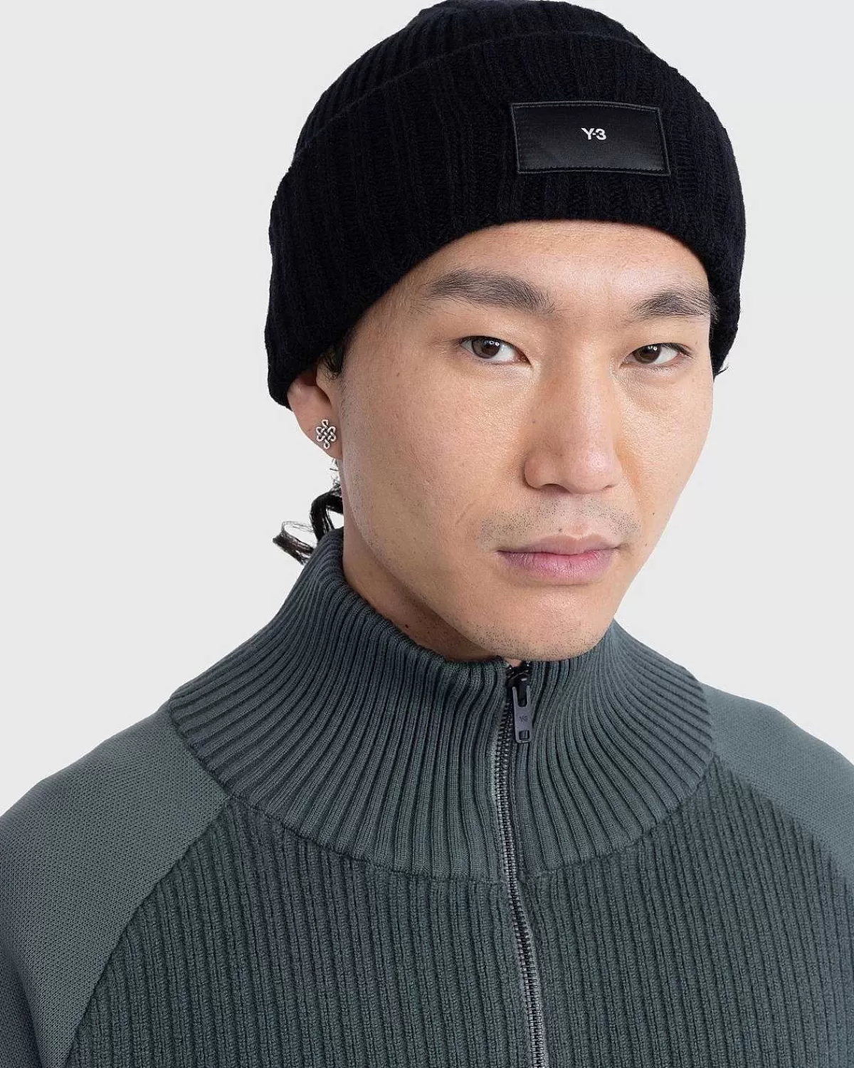 logo_patch_beanie_sort_2.webp Vinter Tilbehør>Y-3 Logo Patch Beanie Sort