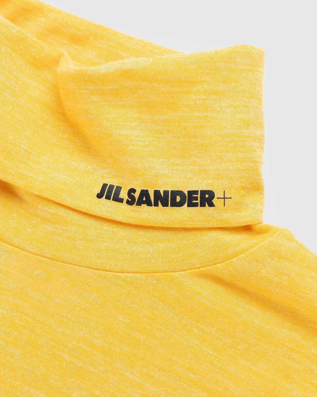 logo_rullekrave_graeskar_6.webp Strik>Jil Sander Logo Rullekrave Graeskar