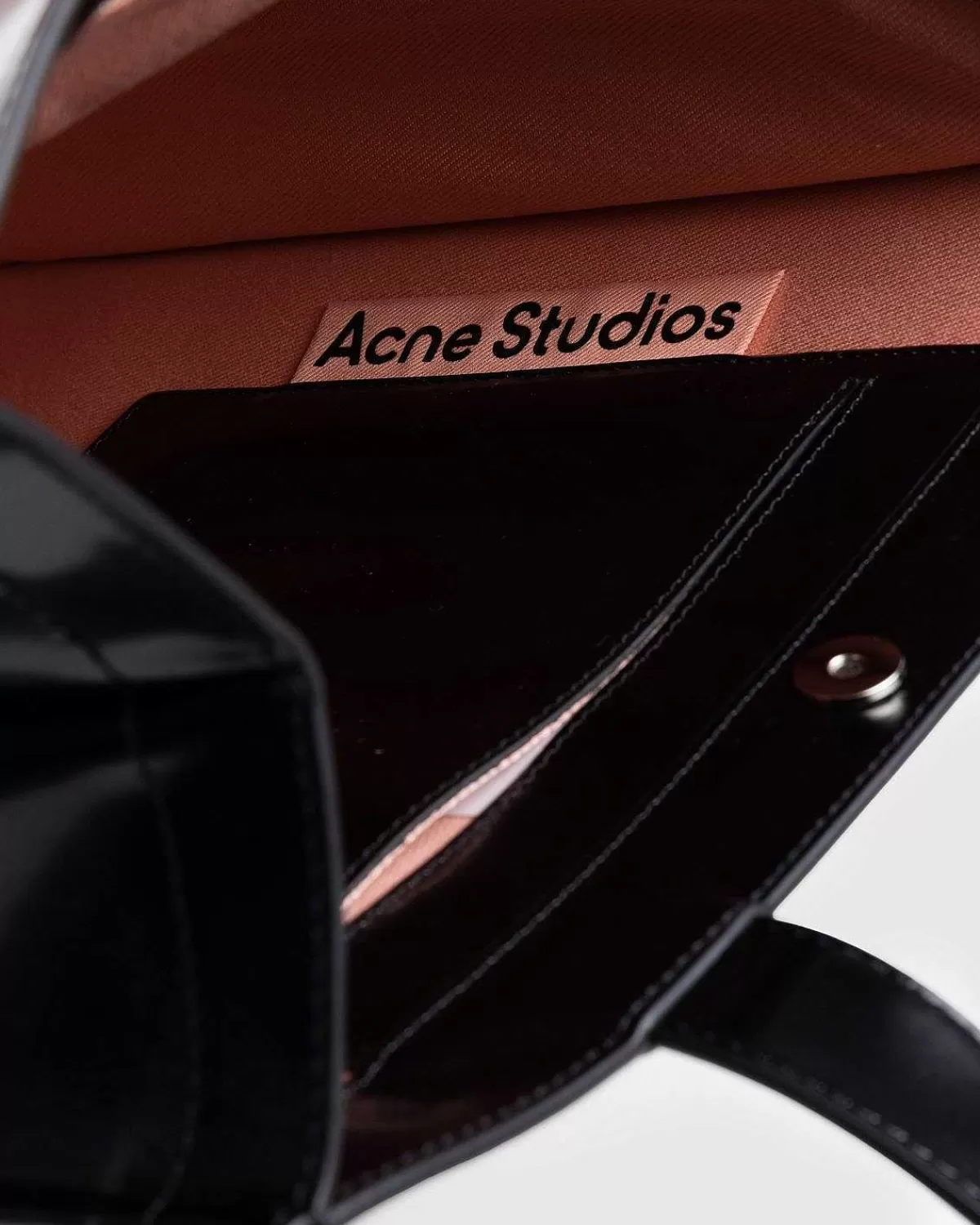 logo_skulder_mulepose_sort_4.webp Tasker>Acne Studios Logo Skulder Mulepose Sort