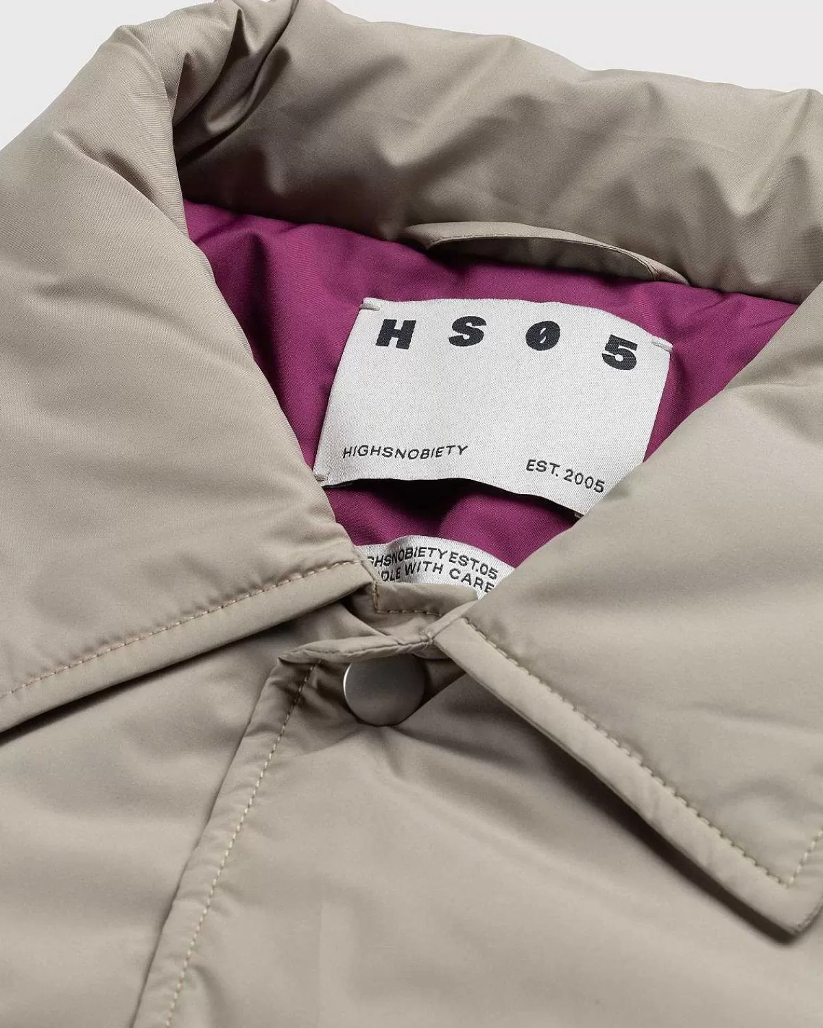 lysisoleret_ecopoly_jakke_beige_6.webp Overtøj>Highsnobiety HS05 Lysisoleret Eco-Poly Jakke Beige