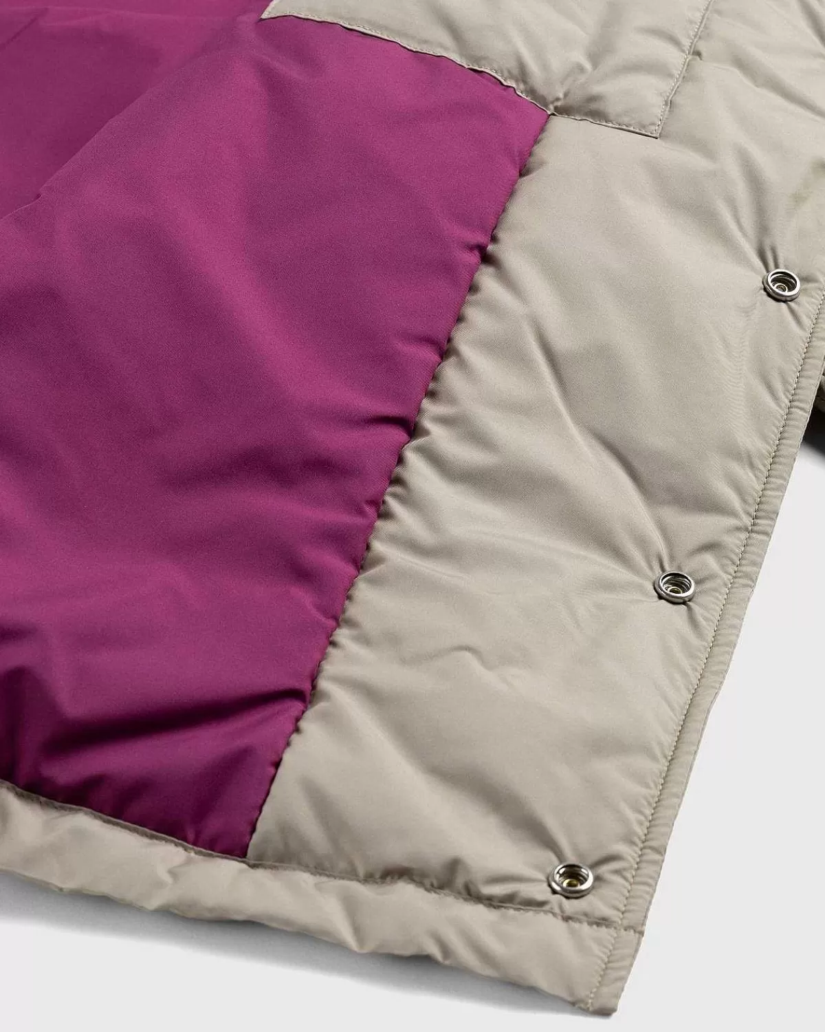 lysisoleret_ecopoly_jakke_beige_7.webp Overtøj>Highsnobiety HS05 Lysisoleret Eco-Poly Jakke Beige