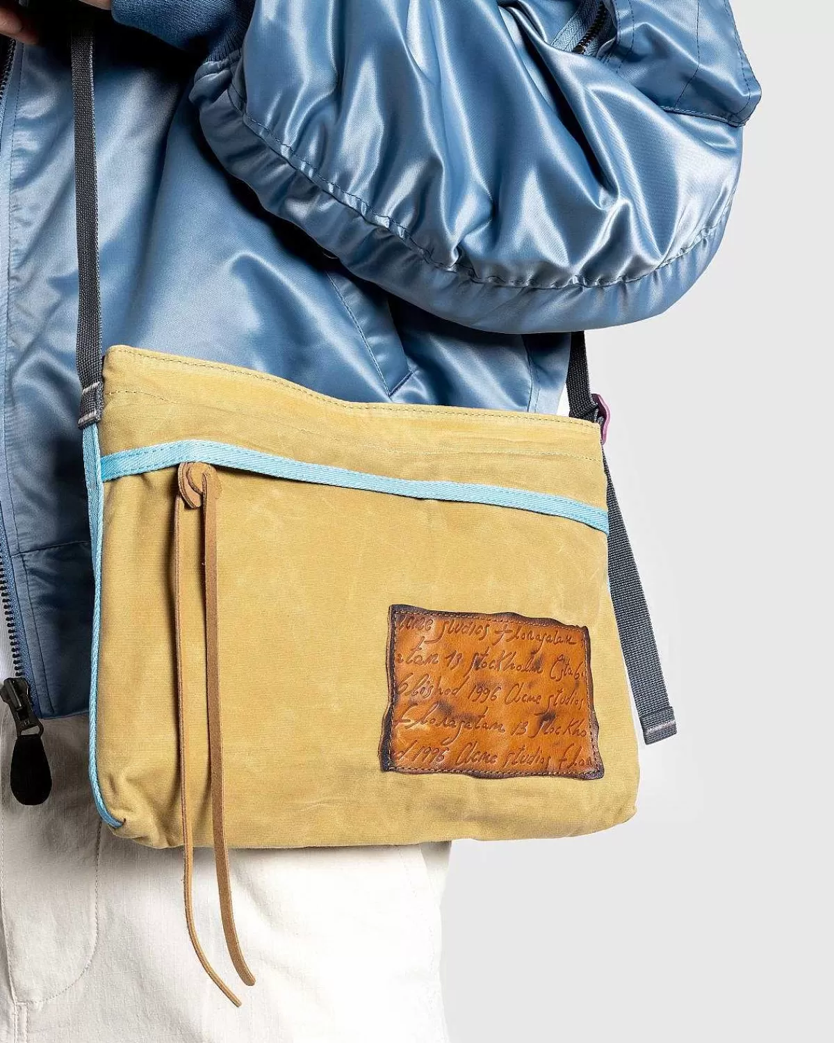 mini_messenger_bag_beigebla_5.webp Tasker>Acne Studios Mini Messenger Bag Beige/Bla