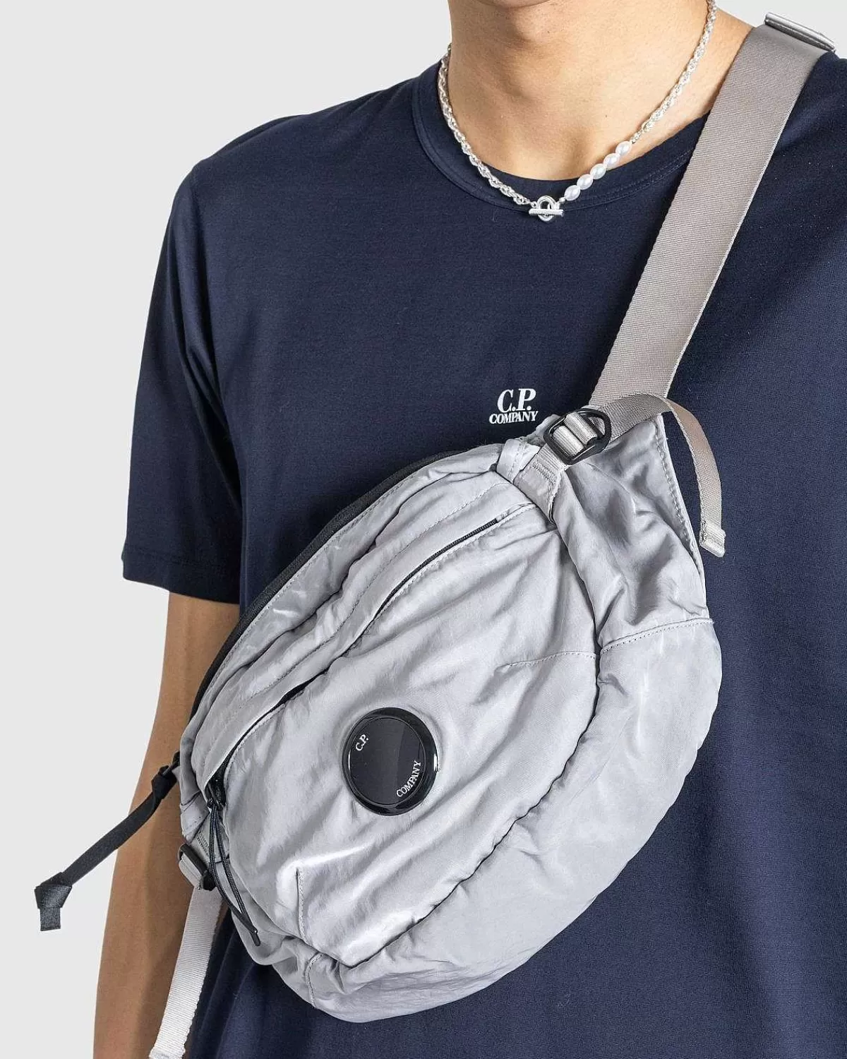 nylon_b_crossbodytaske_drizzle_grey_3.webp Tasker>C.P. Company Nylon B Crossbody-Taske Drizzle Grey