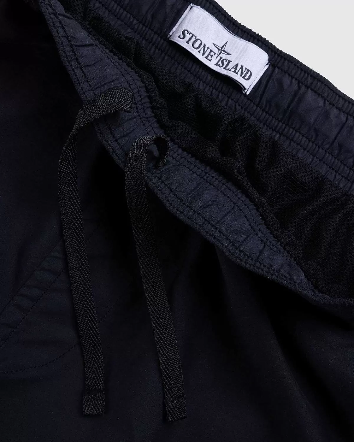 nylon_metal_badeshorts_sort_6-1.webp Badetøj>Stone Island Nylon Metal Badeshorts Sort