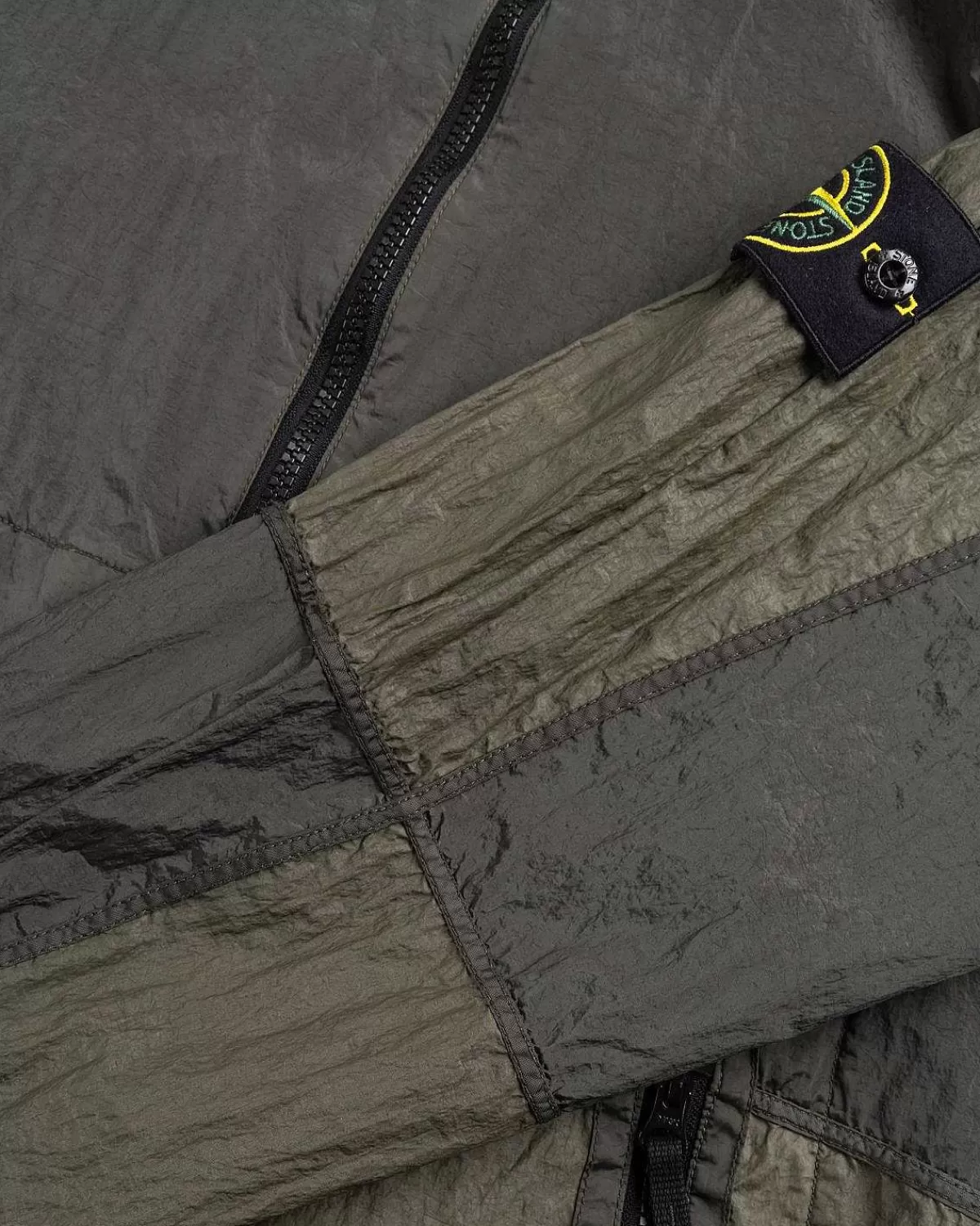 nylon_metal_haettejakke_musk_4.webp Overtøj>Stone Island Nylon Metal Haettejakke Musk