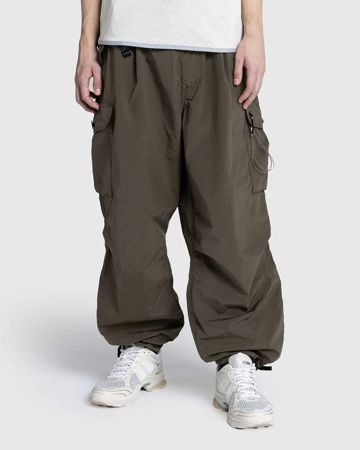 oversized_cargo_bukser_khaki_2.webp Bukser>And Wander Oversized Cargo Bukser Khaki