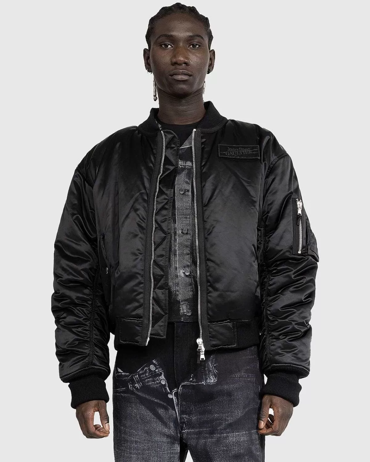 oversized_satin_bomberjakke_sortgra_2.webp Overtøj>Jean Paul Gaultier Oversized Satin Bomberjakke Sort/Gra