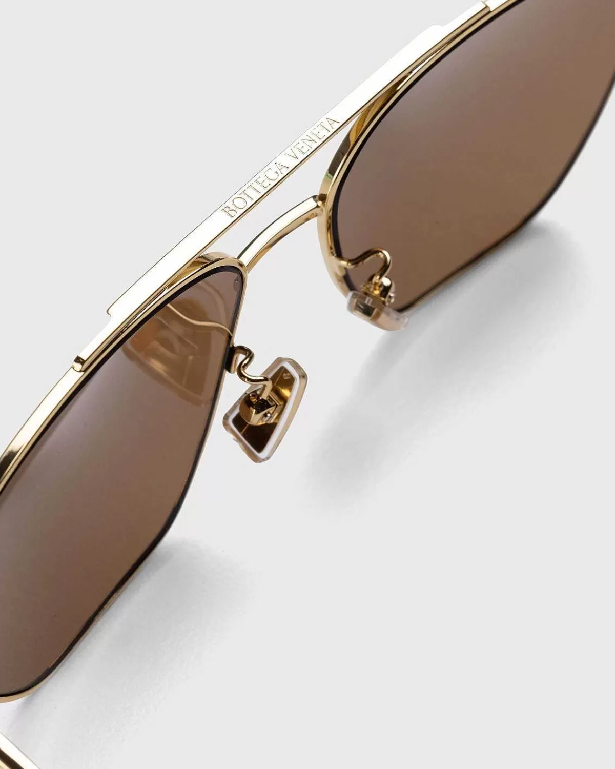 pilot_square_frame_solbriller_guld_3.webp Solbriller>Bottega Veneta Pilot Square Frame Solbriller Guld