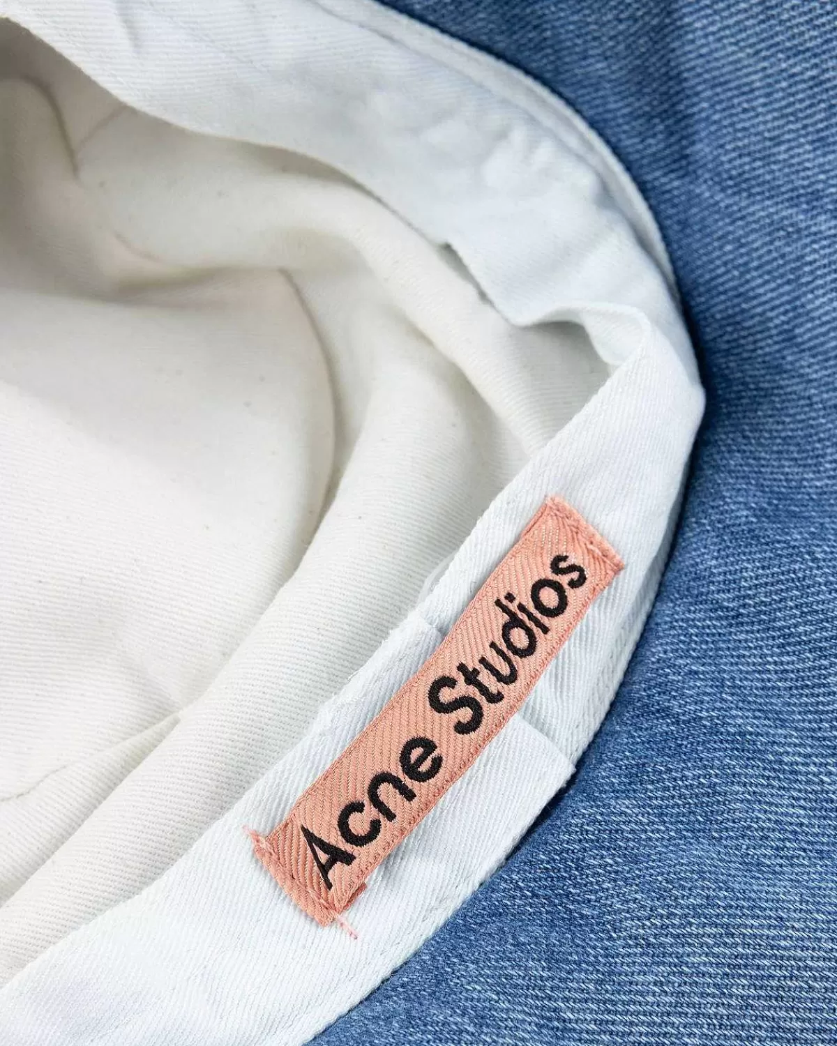 polstret_denim_bucket_hat_bla_4.webp Hatte>Acne Studios Polstret Denim Bucket Hat Bla