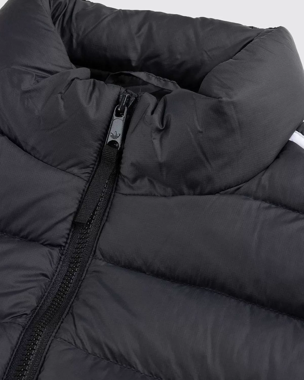 polstret_vest_sorthvid_6.webp Overtøj>Adidas Polstret Vest Sort/Hvid