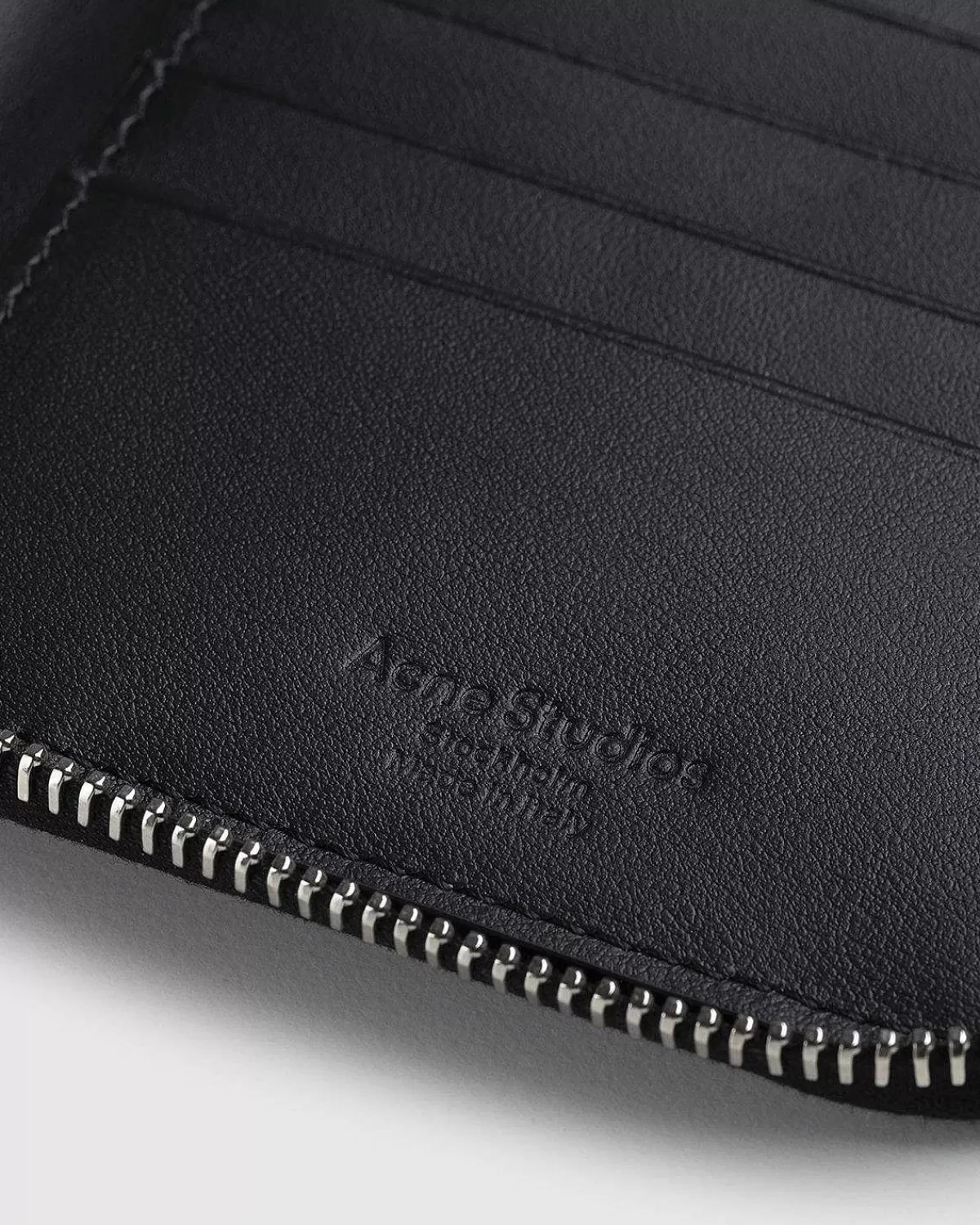 pung_med_lynlas_sort_3.webp Tegnebøger>Acne Studios Pung Med Lynlas Sort