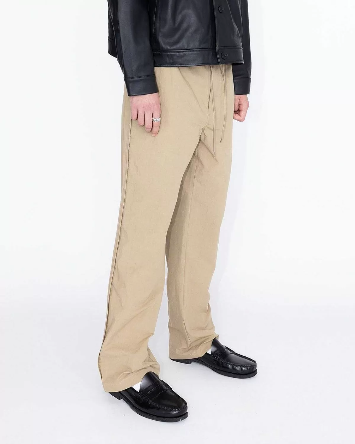 reverse_piping_elastisk_buks_beige_3.webp Bukser>Highsnobiety HS05 Reverse Piping Elastisk Buks Beige