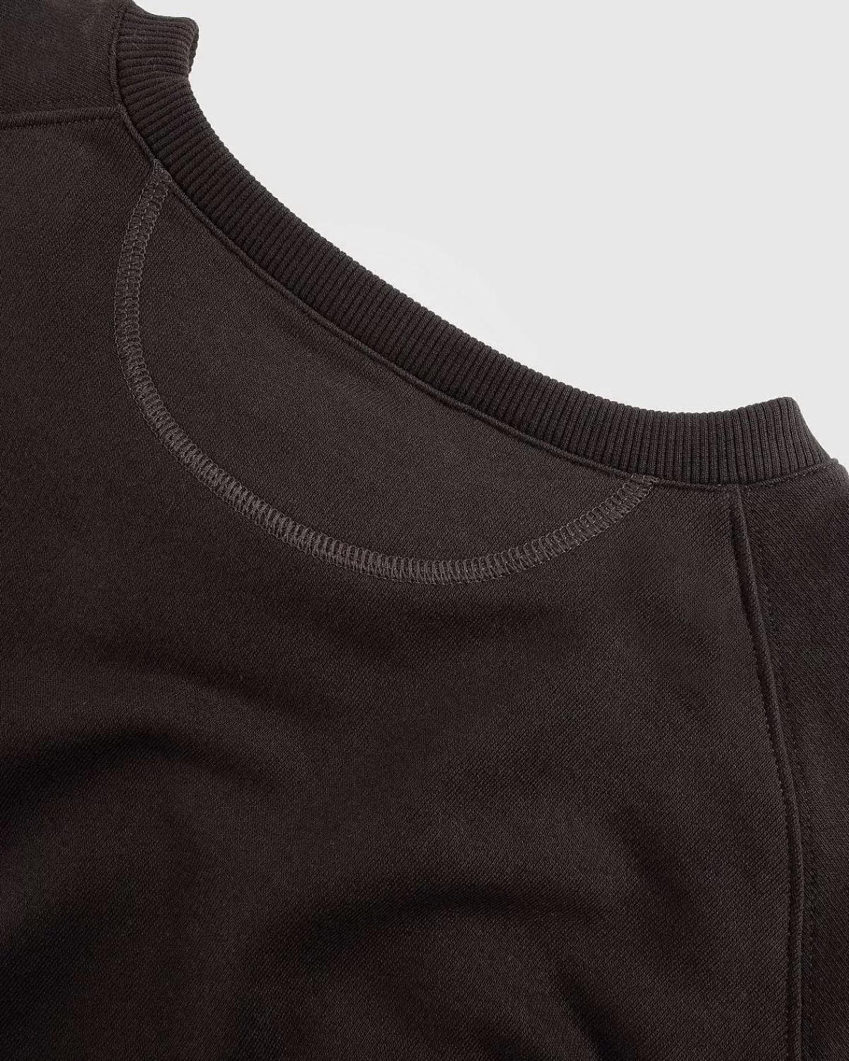 sigmar_jersey_bomuld_kortaermet_rund_hals_mork_chokoladebrun_7.webp Strik>Meta Campania Collective Sigmar Jersey Bomuld Kortaermet Rund Hals Mork Chokoladebrun