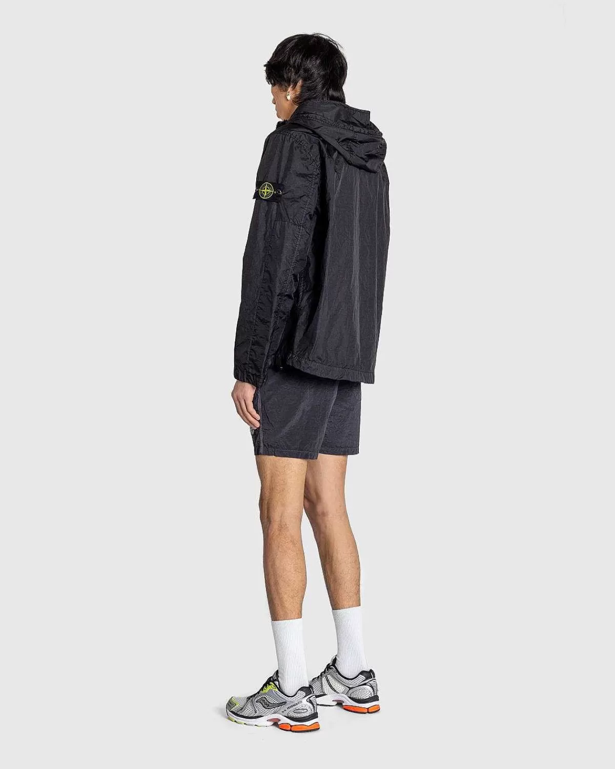 sort_nylonjakke_med_haette_4.webp Overtøj>Stone Island Sort Nylonjakke Med Haette