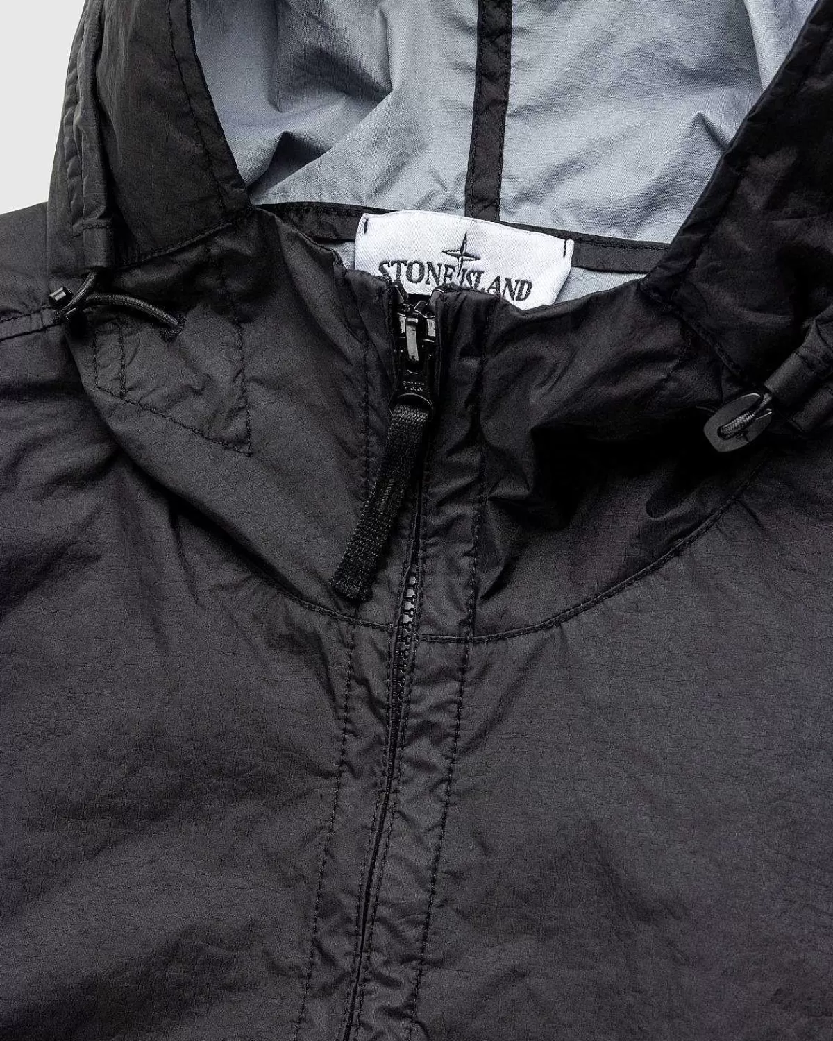sort_nylonjakke_med_haette_6.webp Overtøj>Stone Island Sort Nylonjakke Med Haette