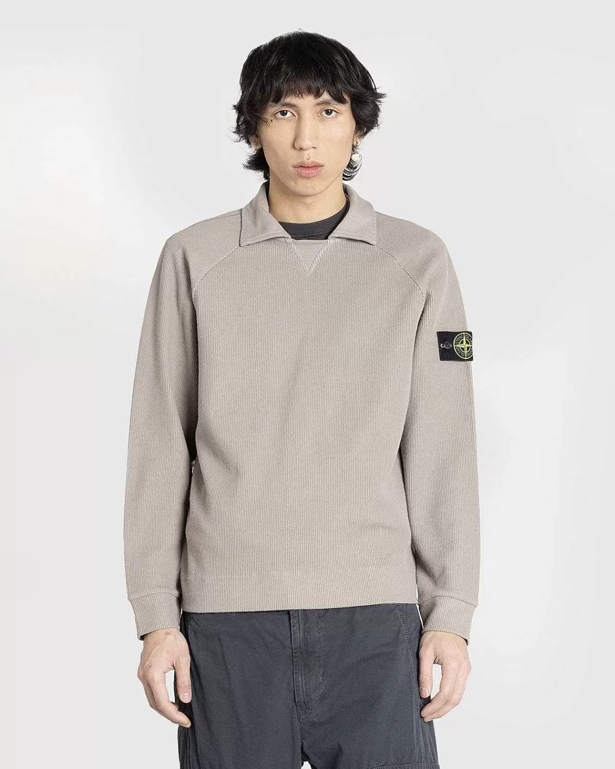 spredt_krave_strik_skjorte_dove_grey_2.webp Strik>Stone Island Spredt Krave Strik Skjorte Dove Grey