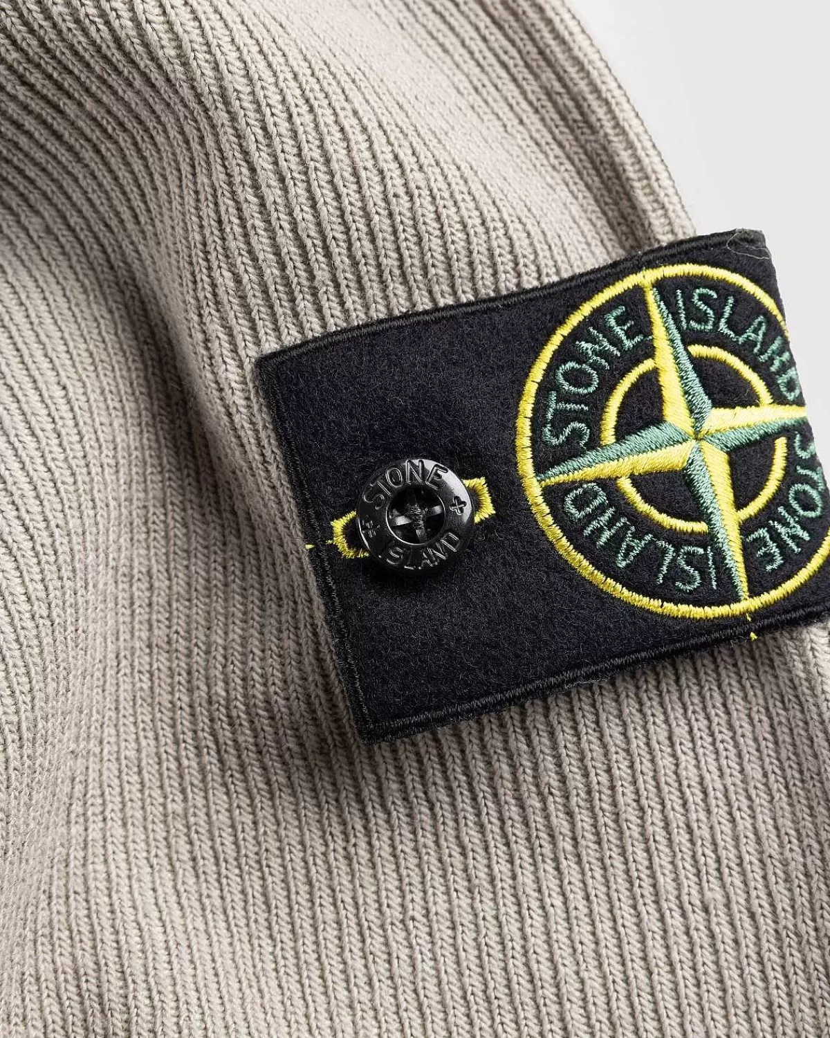 spredt_krave_strik_skjorte_dove_grey_6.webp Strik>Stone Island Spredt Krave Strik Skjorte Dove Grey
