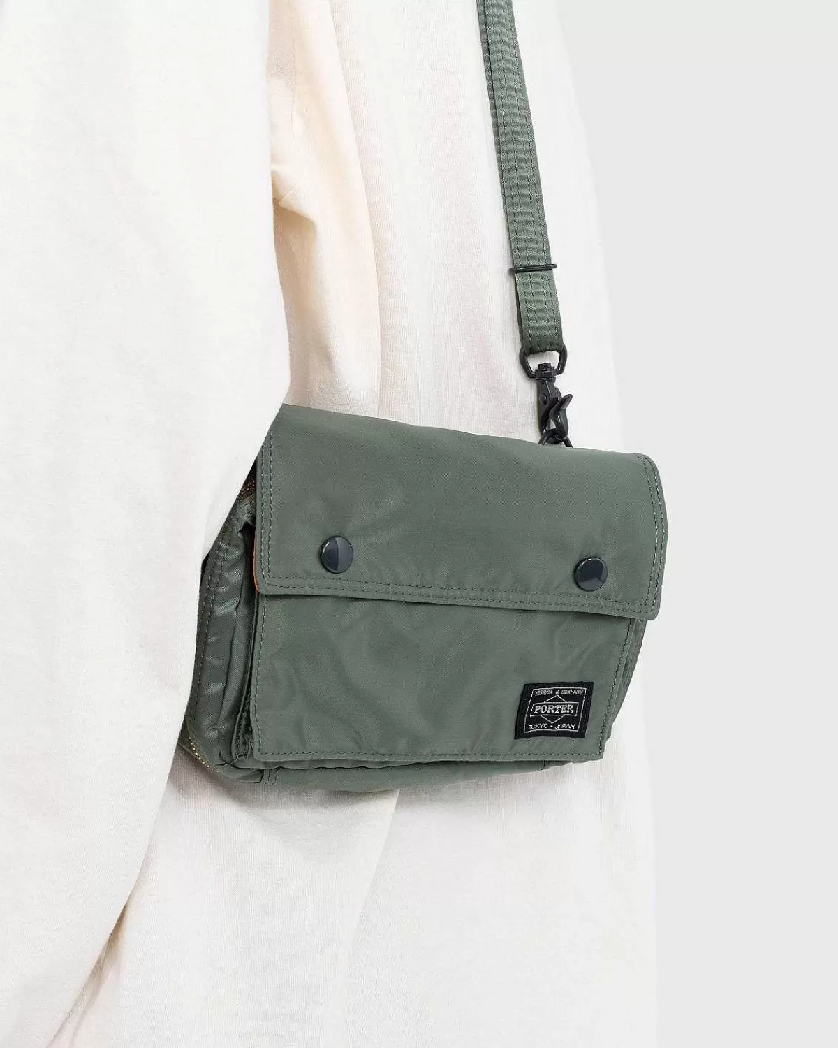 tanker_clip_skuldertaske_sage_green_6.webp Tasker>Porter-Yoshida & Co. Tanker Clip Skuldertaske Sage Green