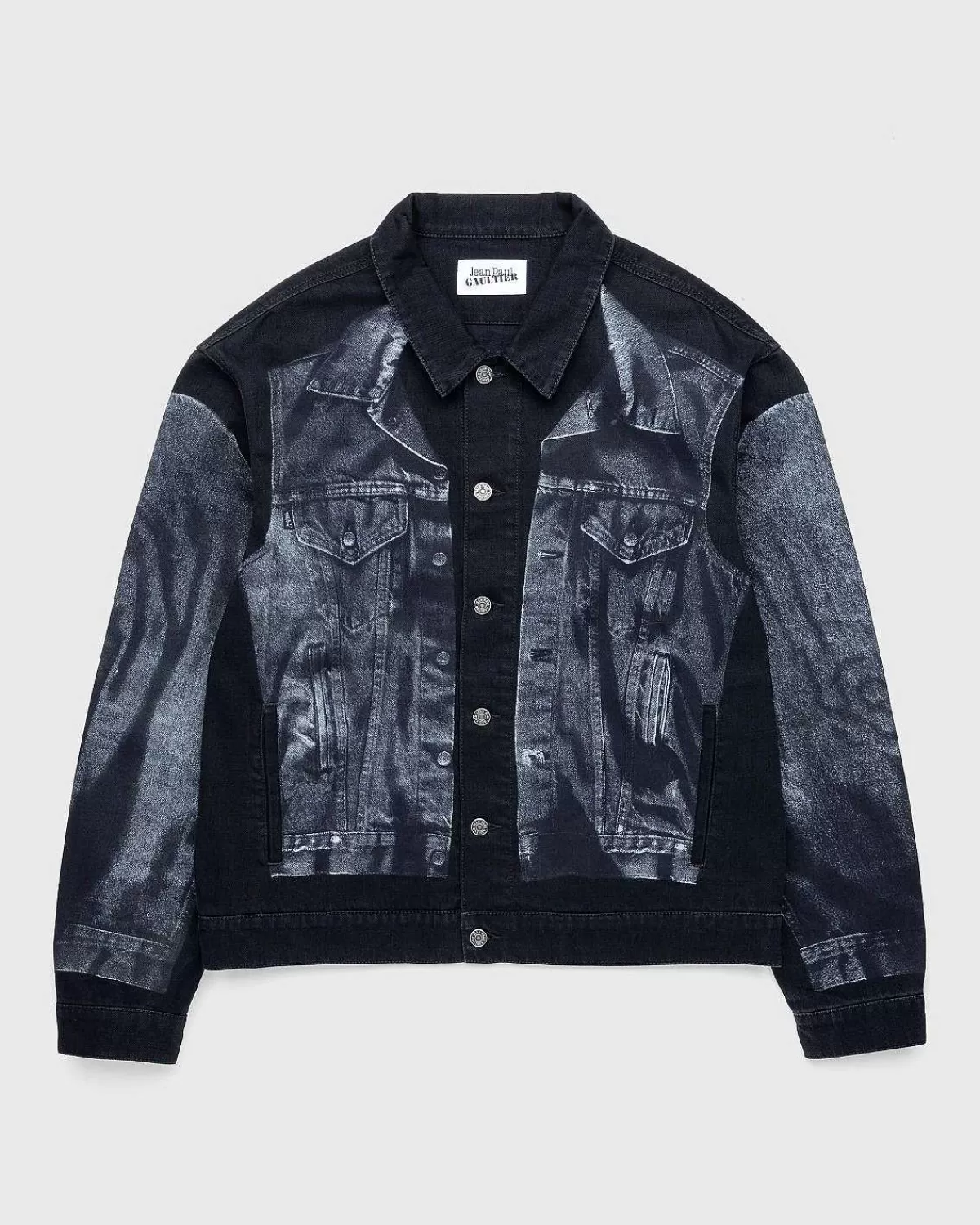 trompe_loeil_denimjakke_sort_1.webp Overtøj>Jean Paul Gaultier Trompe L'Oeil Denimjakke Sort