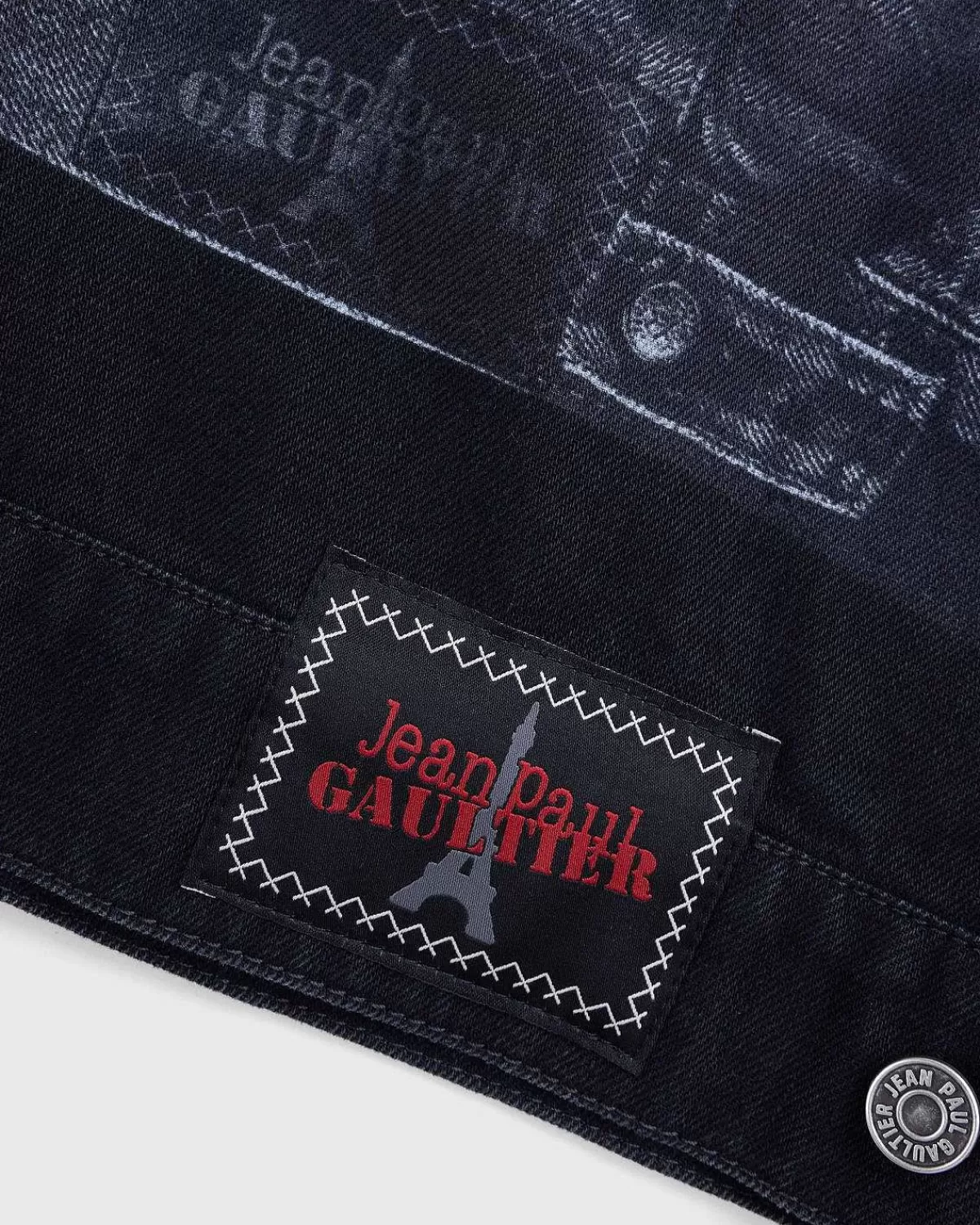 trompe_loeil_denimjakke_sort_6.webp Overtøj>Jean Paul Gaultier Trompe L'Oeil Denimjakke Sort