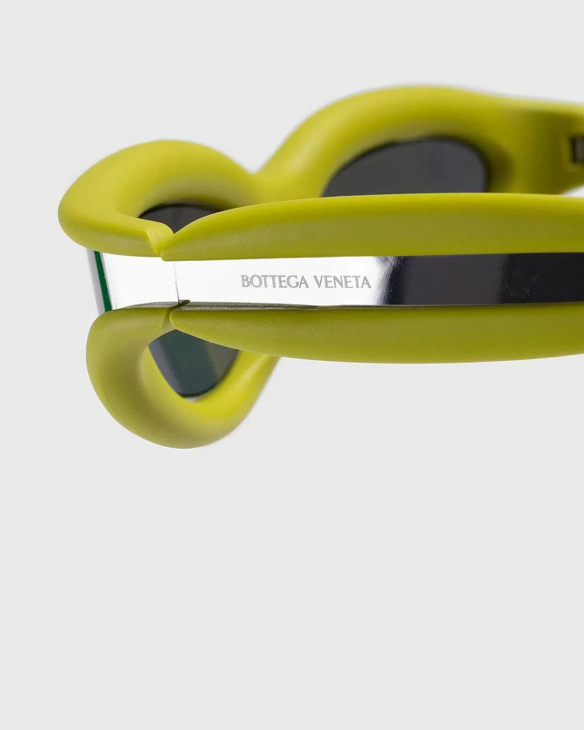 uundskyldende_solbriller_solv_3.webp Solbriller>Bottega Veneta Uundskyldende Solbriller Solv