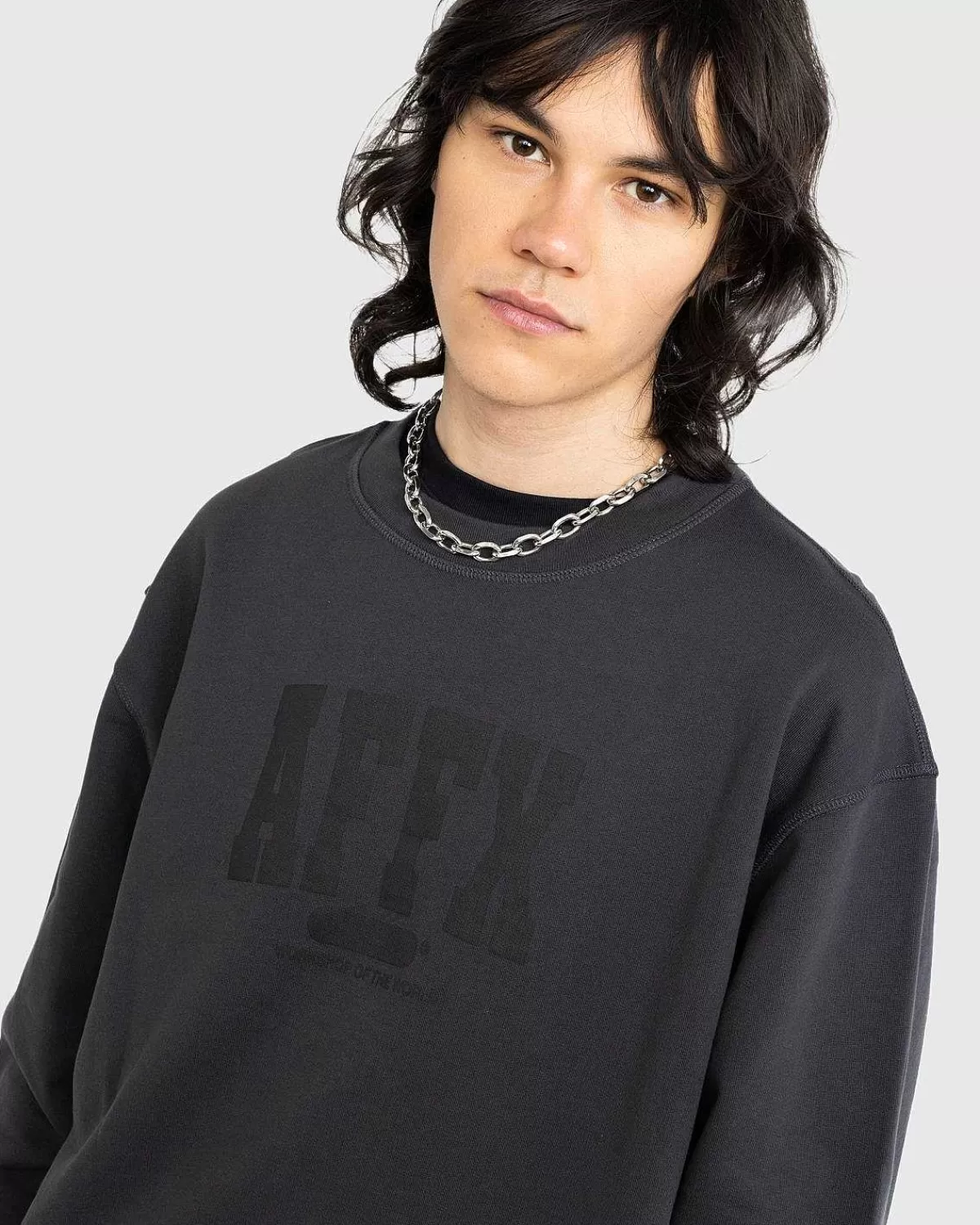 varsity_sweatshirt_soft_black_2.webp Sveder>AFFXWRKS Varsity Sweatshirt Soft Black