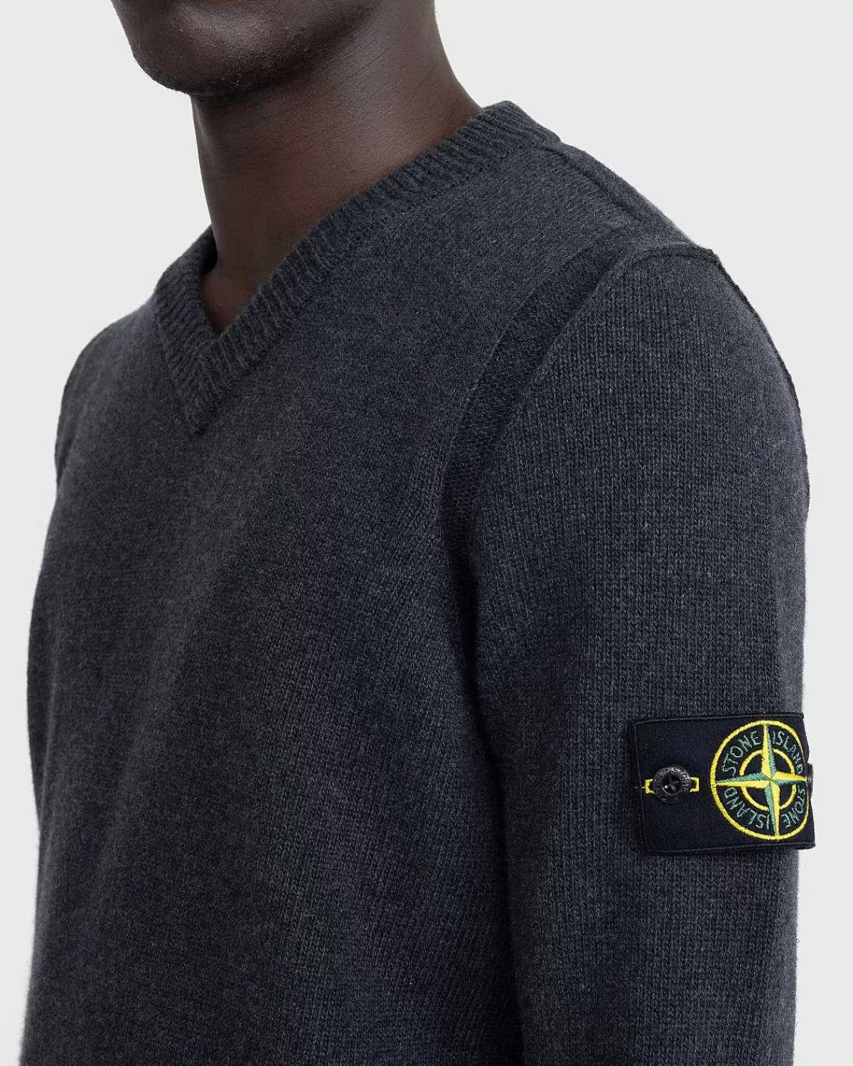 vhals_sweater_melange_charcoal_5.webp Strik>Stone Island V-Hals Sweater Melange Charcoal